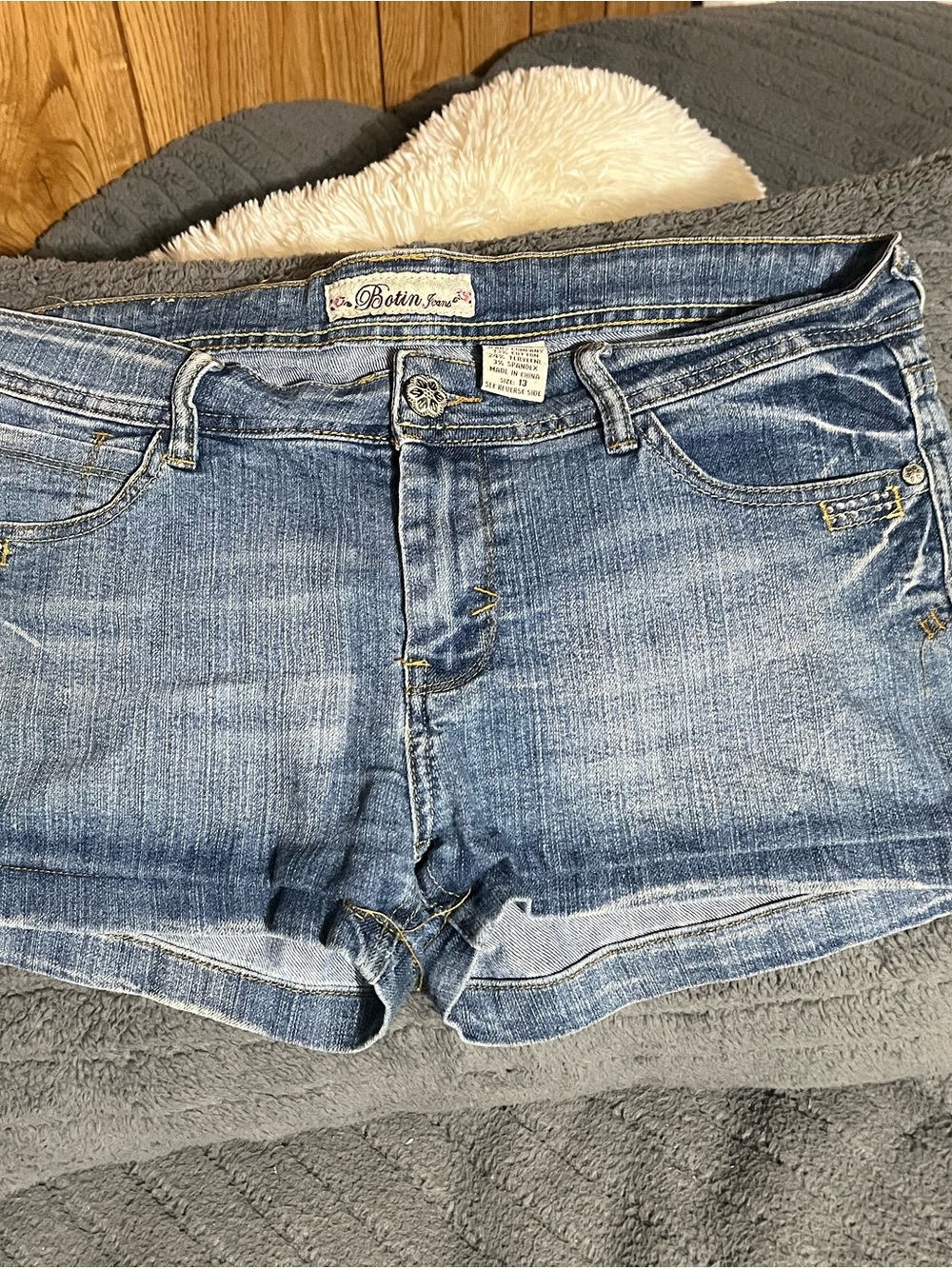 Women's Denim Jean Shorts - Blue Wash